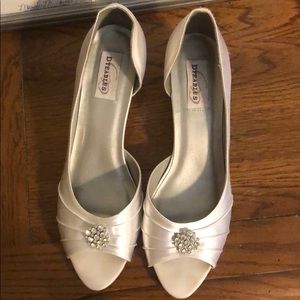 Dyeables kitten heels